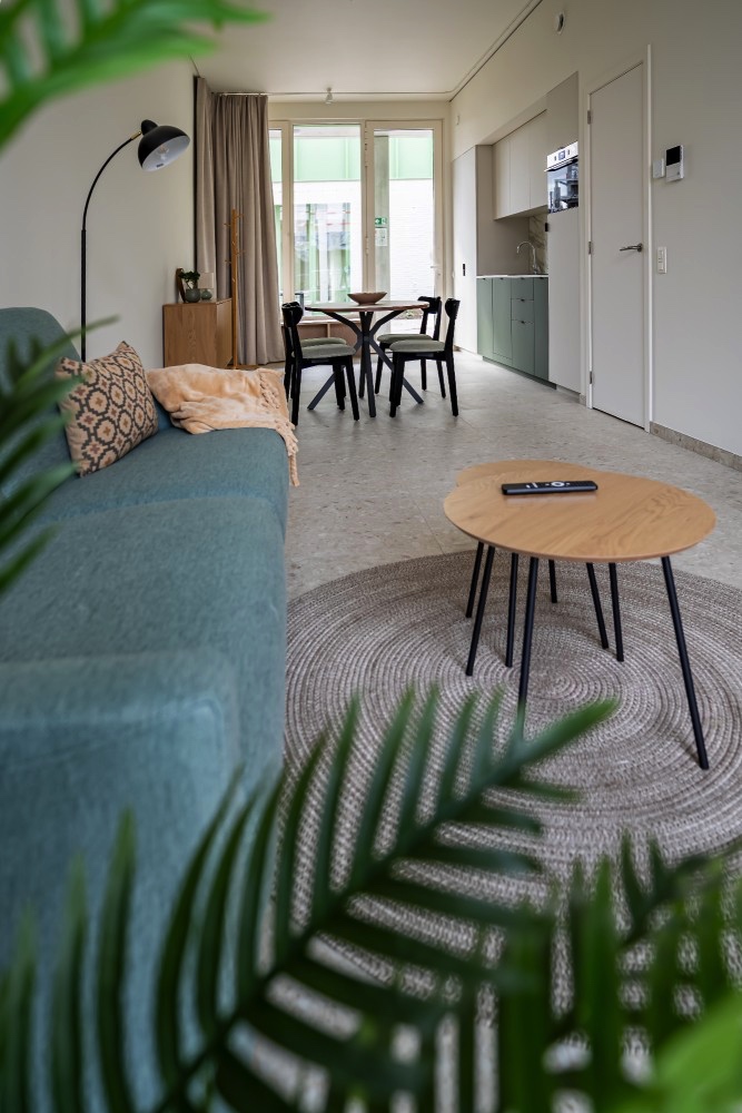 Espace nuit et séjour dans un studio meublé de Short Stay NEST